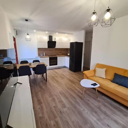 Sani-modern And Cozy Apartment *